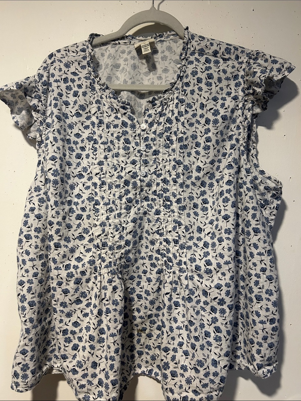 St. John's Bay White and Blue Floral Pintuck Ruffle Sleeve Blouse